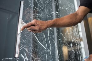 ¿Cómo limpiar las ventanas correctamente? Ventanas Vitoria.